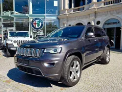 Grau Gebraucht 2018 Jeep Grand Cherokee Overland SUV | 29.990 € (Etwas zu teuer)