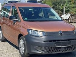 Braun Gebraucht 2023 VW Caddy Maxi Van / Kleinbus | 28.999 € (Etwas zu teuer)
