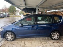 Blau Gebraucht 2018 VW Touran Trendline Van / Kleinbus | 17.500 € (Guter Preis)