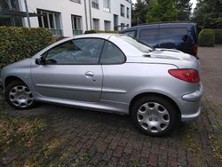 Silber Gebraucht 2003 Peugeot 206 CC Cabrio | 2.900 € (Etwas zu teuer)