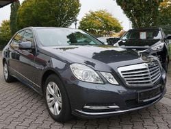 Tenoritgrau Gebraucht 2010 Mercedes E250 Limousine | 11.200 € (Guter Preis)