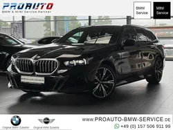 Black sapphire Gebraucht 2024 BMW 520 M Sport Kombi | 55.990 € (Superpreis)