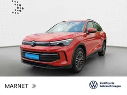 Persimmon red metallic Gebraucht 2024 VW Tiguan Life SUV | 35.930 € (Fairer Preis)