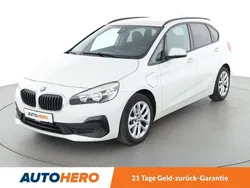 Weiß Gebraucht 2020 BMW 225 Active Tourer Van / Kleinbus | 18.850 € (Fairer Preis)