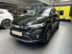 Perlmuttschwarz metallic Neu 2025 Dacia Sandero Expression Kleinwagen | 19.670 € (Etwas zu teuer)