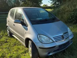 Silber Gebraucht 2000 Mercedes A190 Kleinwagen | 2.950 € (Teuer)