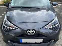 Grau Gebraucht 2021 Toyota Aygo Team Kleinwagen | 13.099 € (Guter Preis)