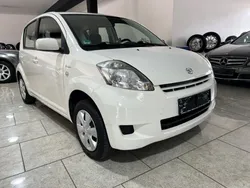 Weiss Gebraucht 2011 Daihatsu Sirion Kleinwagen | 2.300 € (Fairer Preis)