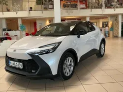 Platinumweißperleffekt (metallic) Gebraucht 2023 Toyota C-HR Team SUV | 31.490 €