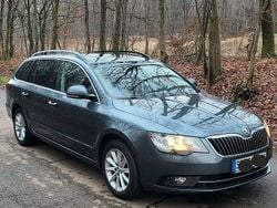 Grau Gebraucht 2015 Skoda Superb Ambition Kombi | 7.000 € (Fairer Preis)