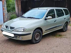 Grün Gebraucht 2000 Renault Mégane GrandTour Kombi | 750 €