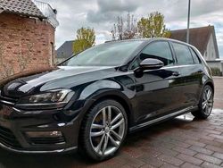 Schwarz Gebraucht 2016 VW Golf VII Highline Limousine | 12.750 € (Etwas zu teuer)