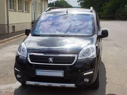 Schwarz Gebraucht 2017 Peugeot Partner Tepee Allure Van / Kleinbus | 12.650 € (Fairer Preis)