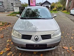 Grau Gebraucht 2003 Renault Mégane GrandTour Authentique Kombi | 2.150 € (Fairer Preis)