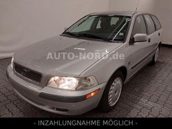 Silber Gebraucht 2001 Volvo V40 Comfort Kombi | 3.990 €