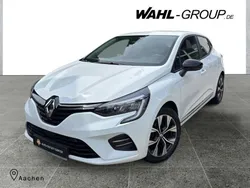 Weiß Gebraucht 2023 Renault Clio V Evolution Limousine | 14.790 € (Guter Preis)