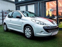 Weiss Gebraucht 2010 Peugeot 206 | 2.499 € (Fairer Preis)