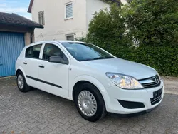 Weiß Gebraucht 2009 Opel Astra Limousine | 2.850 € (Fairer Preis)