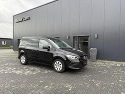 Schwarz Gebraucht 2023 Mercedes T160 Van / Kleinbus | 20.950 € (Fairer Preis)