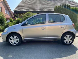 Gold Gebraucht 2005 Toyota Yaris Kleinwagen | 1.550 €