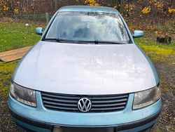 Grün Gebraucht 1999 VW Passat Limousine | 1.200 € (Guter Preis)