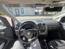 Grau Gebraucht 2007 VW Touran Van / Kleinbus | 5.600 € (Etwas zu teuer)