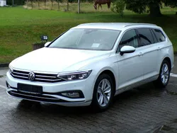 Weiß Gebraucht 2021 VW Passat Elegance Limousine | 19.999 € (Guter Preis)