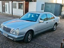 Schwarz Gebraucht 1998 Mercedes E240 Limousine | 2.200 €