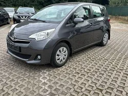 Grau Gebraucht 2014 Toyota Verso-S Van / Kleinbus | 4.900 € (Superpreis)
