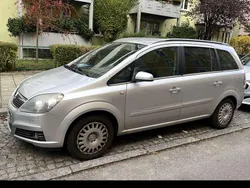 Silber Gebraucht 2006 Opel Zafira Edition+ Van / Kleinbus | 3.900 € (Etwas zu teuer)