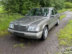 Andere farben Gebraucht 1993 Mercedes E200 Limousine | 7.599 €