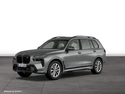 Grau Gebraucht 2024 BMW X7 M Sport SUV | 122.105 € (Etwas zu teuer)