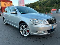 Grau Gebraucht 2011 Skoda Octavia Kombi | 7.700 € (Fairer Preis)