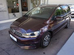 Rot Gebraucht 2018 VW Touran Sound Van / Kleinbus | 14.999 € (Fairer Preis)