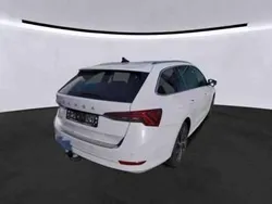 Weiß Gebraucht 2022 Skoda Octavia Style Kombi | 25.630 € (Fairer Preis)
