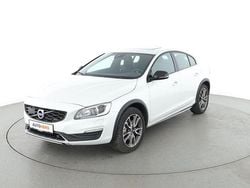 Weiß Gebraucht 2016 Volvo S60 CC Momentum Limousine | 16.970 €