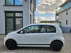 Weiß Gebraucht 2021 VW up! Move Kleinwagen | 10.200 € (Guter Preis)