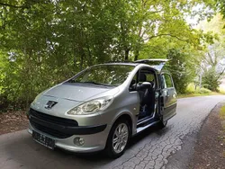 Grau Gebraucht 2006 Peugeot 1007 Premium Kleinwagen | 2.200 € (Fairer Preis)