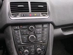 Silber Gebraucht 2015 Opel Meriva Style Van / Kleinbus | 7.100 € (Fairer Preis)