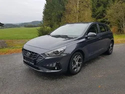 Grau Gebraucht 2024 Hyundai i30 Select Limousine | 15.990 €