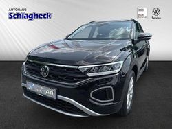 Deep black perleffekt (schwarz) Gebraucht 2025 VW T-Roc Life SUV | 28.190 € (Fairer Preis)