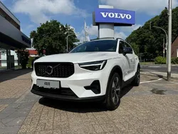 Crystal white / metallic Gebraucht 2024 Volvo XC40 Plus SUV | 45.899 € (Teuer)