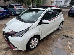 Weiß Gebraucht 2017 Toyota Aygo Kleinwagen | 8.490 € (Fairer Preis)