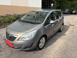 Braun Gebraucht 2011 Opel Meriva Edition Van / Kleinbus | 4.500 € (Superpreis)