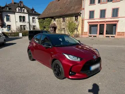Rot Gebraucht 2021 Toyota Yaris Hybrid Kleinwagen | 17.500 € (Fairer Preis)