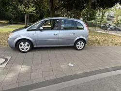 Grau Gebraucht 2004 Opel Meriva Essentia Van / Kleinbus | 2.200 € (Fairer Preis)