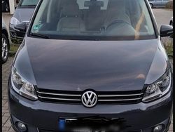Grau Gebraucht 2015 VW Touran Comfortline Van / Kleinbus | 12.900 € (Fairer Preis)