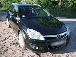 Schwarz Gebraucht 2010 Opel Astra Kombi | 2.999 € (Guter Preis)