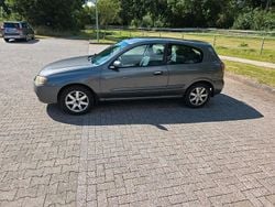 Grau Gebraucht 2004 Nissan Almera Kleinwagen | 990 € (Fairer Preis)