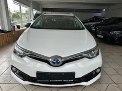 Weiß Gebraucht 2019 Toyota Auris Hybrid Kombi | 14.900 € (Fairer Preis)